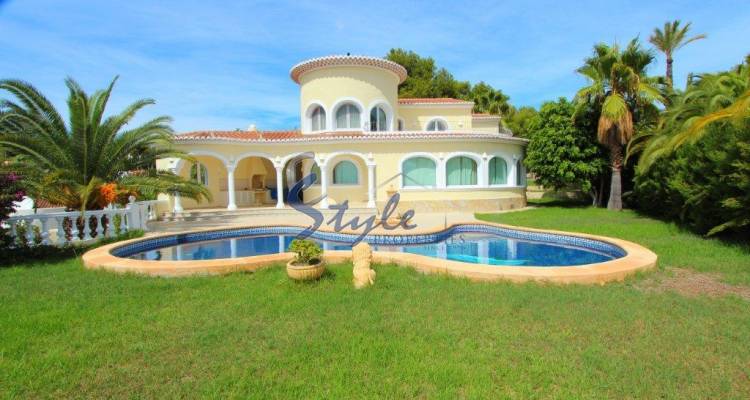 Luxury villa with private pool for sale in Benissa 301-1