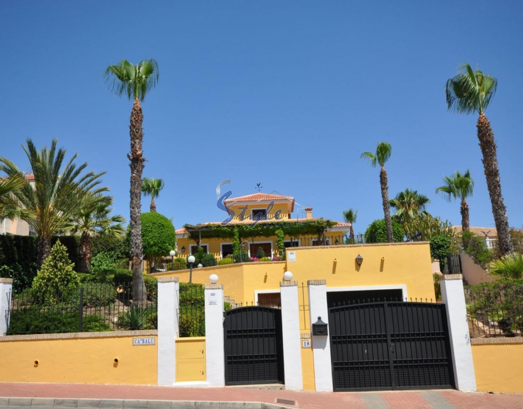 Resale - Villa - Los Balcones, Torrevieja - Los Balcones