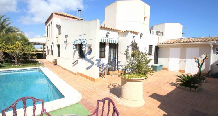 Detached villa with private pool for sale in El Chaparral, Costa Blanca, Spain 426-1