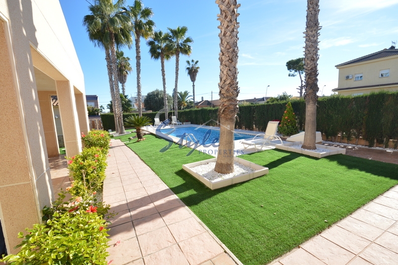 Resale - Villa - Los Balcones, Torrevieja - Los Balcones