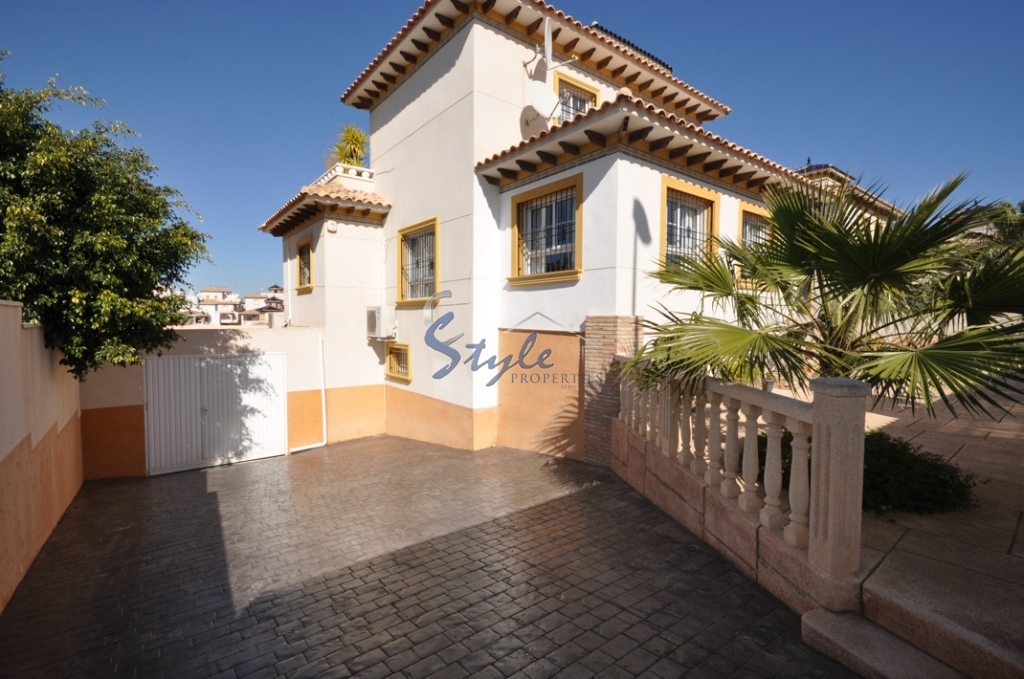 3 bedroom villa for sale in Playa Golf, Costa Blanca, Alicante, Spain