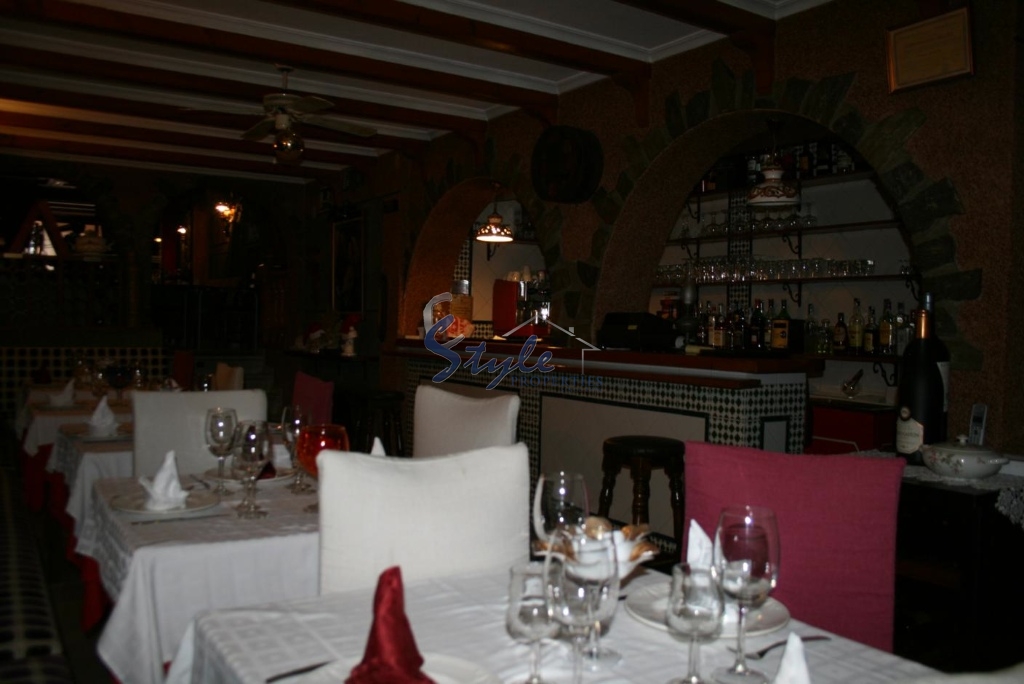 Ресторан рядом с морем в Торревьехе, Испания N058 -10
