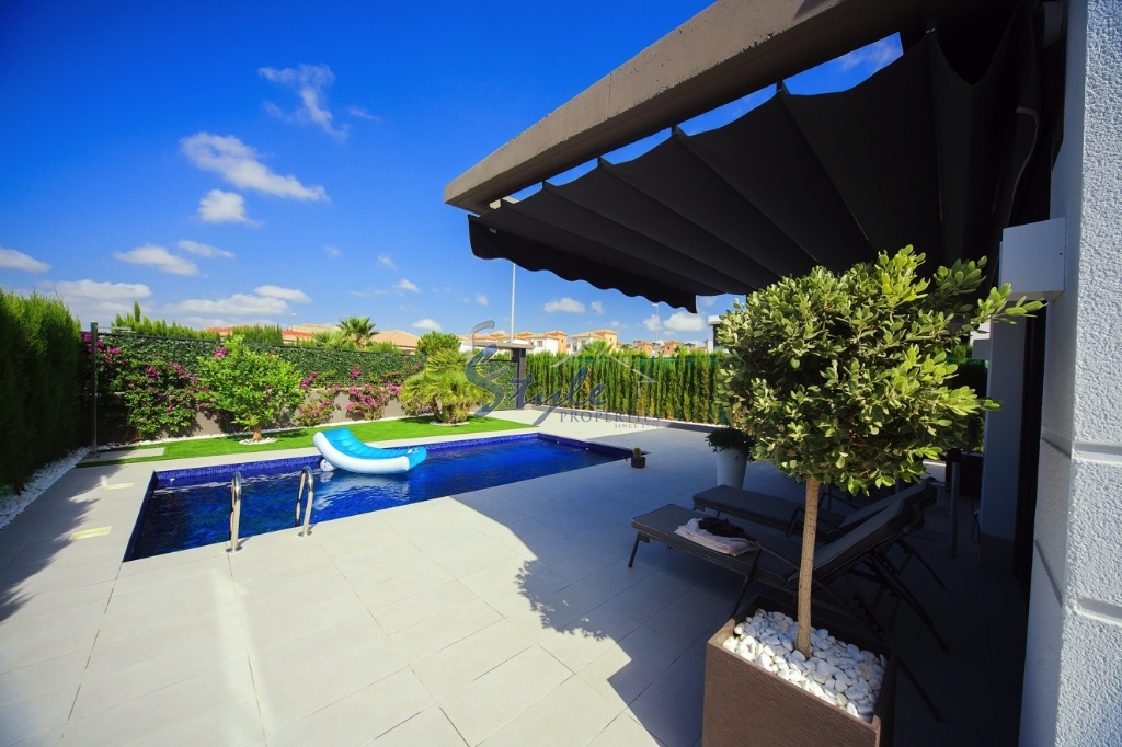 Resale - Villa - El Raso, Guardamar