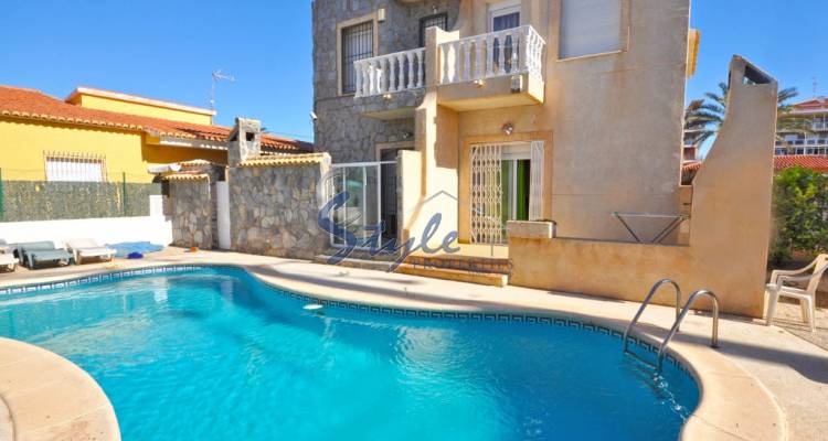 Semi detached house for Sale in Punta Prima, Costa Blanca - pool