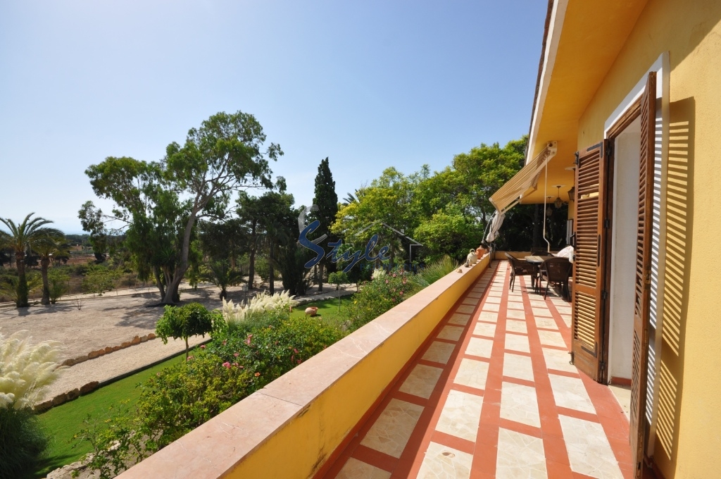 Villa with large plot for sale in La Marina, Costa Blanca - terrace
