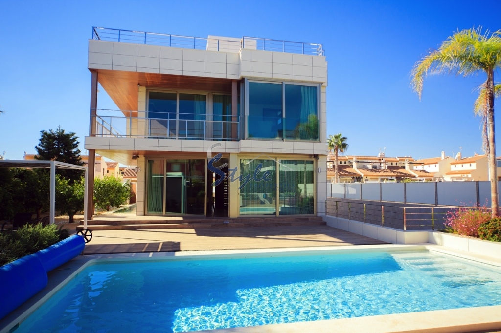 Resale - Luxury Villa - La Zenia