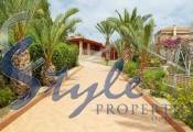 Villa for sale in Rojales, Costa Blanca - entrance