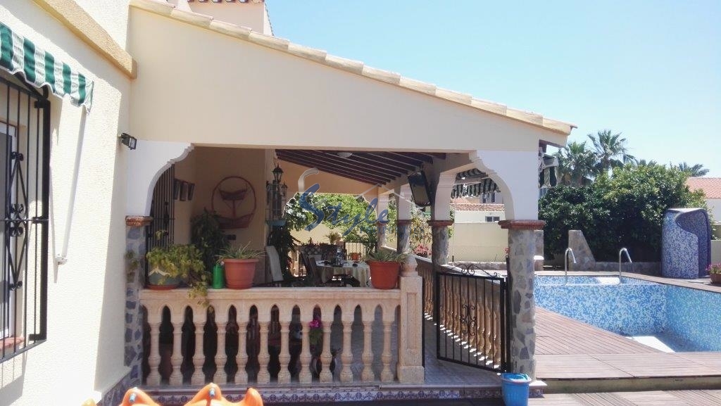 Resale - Villa - Torrevieja