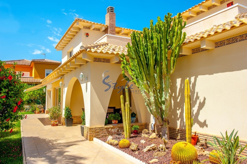 Resale - Luxury Villa - Cabo Roig