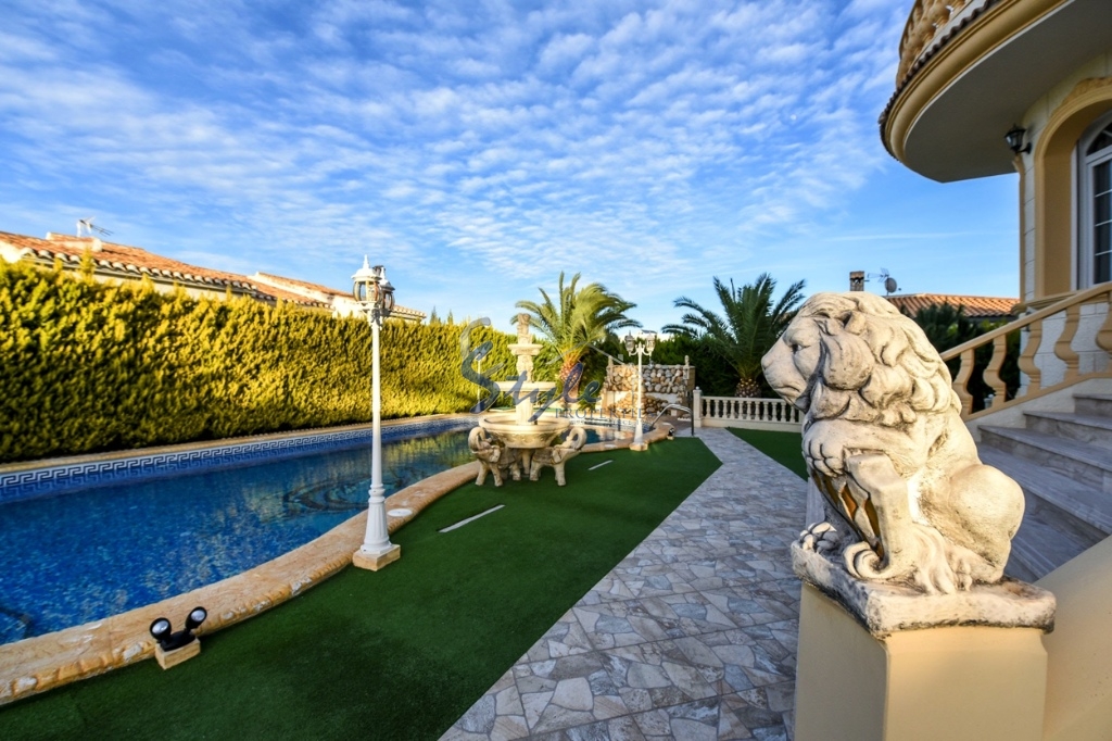 Resale - Luxury Villa - Orihuela Costa  - Orihuela Costa