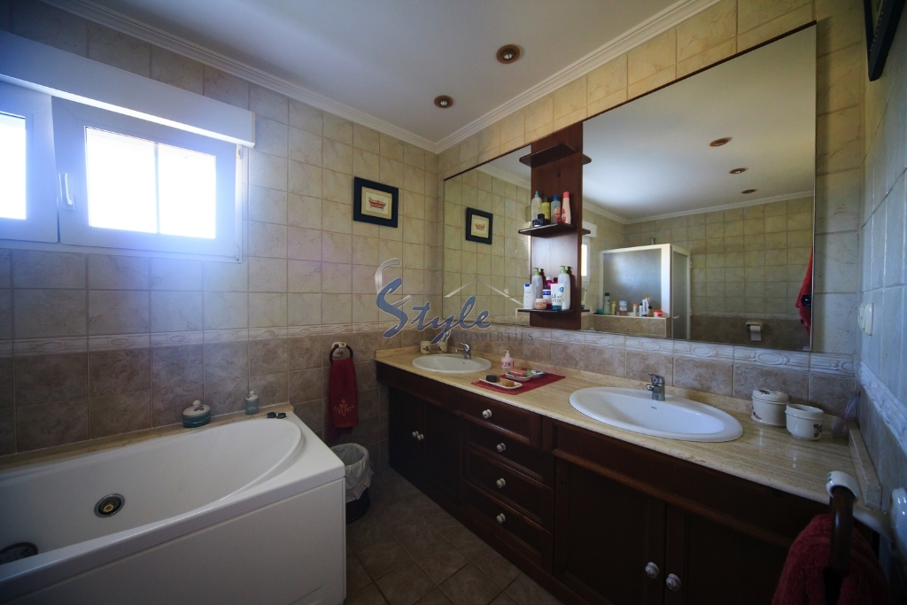 Resale - Villa - Santa Pola