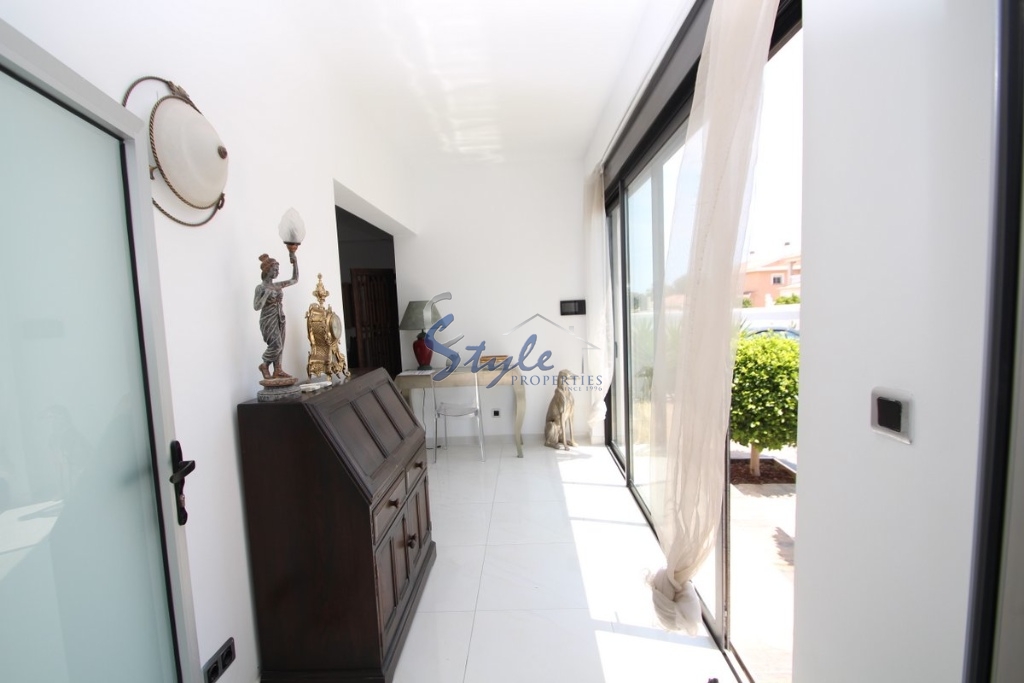 Resale - Villa - Cabo Roig