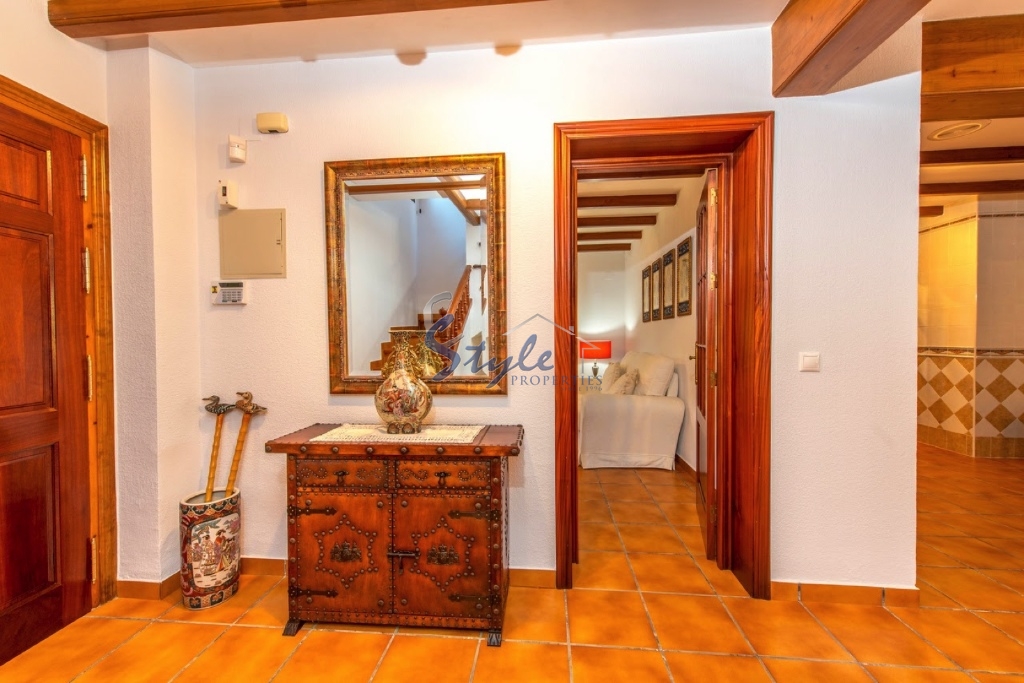 Resale - Villa - Cabo Roig