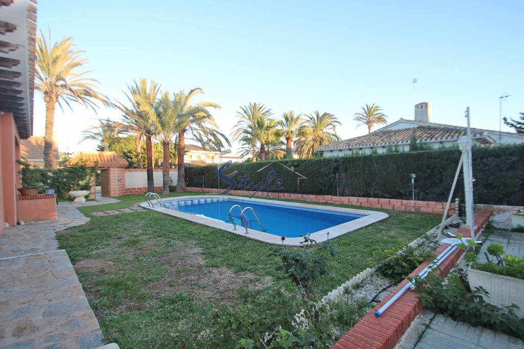 Resale - Villa - Cabo Roig