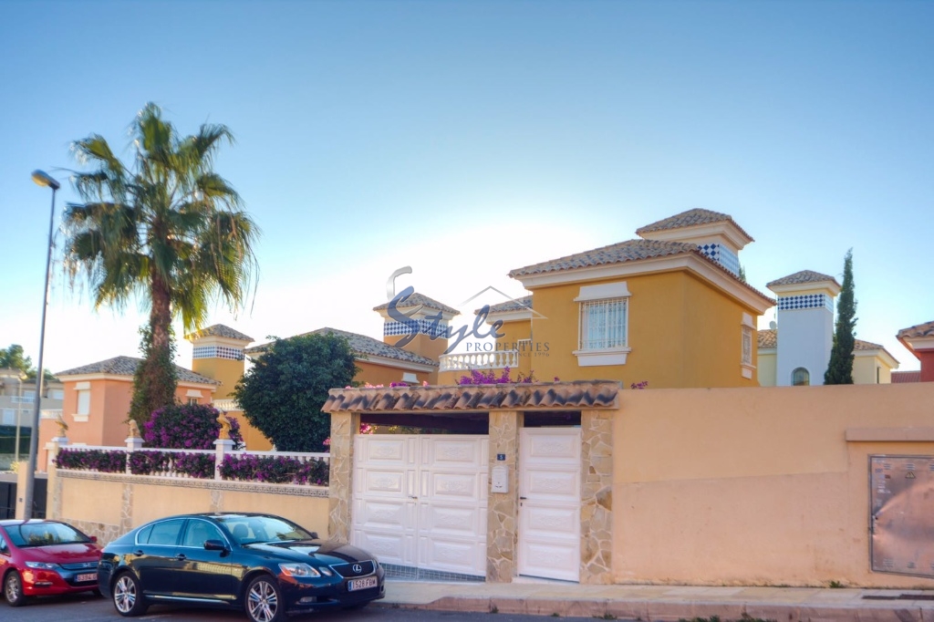 Resale - Villa - Villamartin