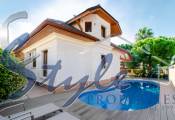 For sale comfortable luxury villa with pool and green areas in Ciudad Quesada, Costa Blanca