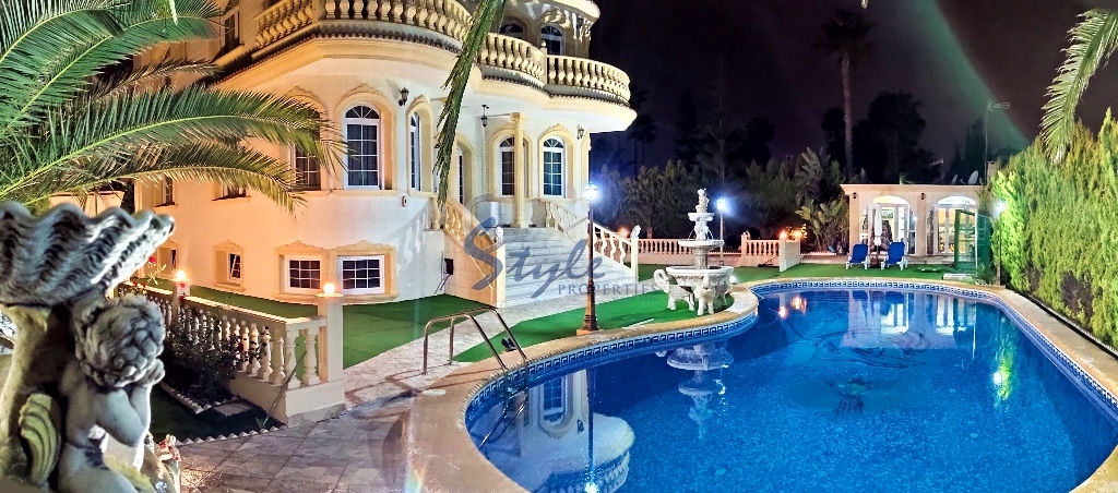 Resale - Luxury Villa - Orihuela Costa  - Orihuela Costa