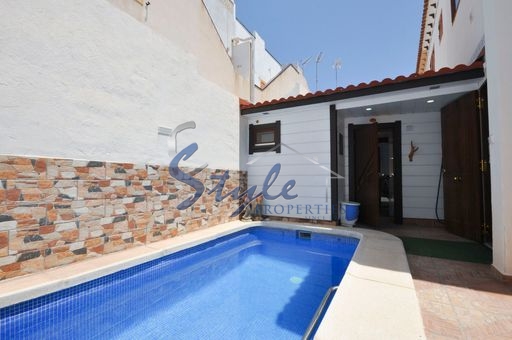 Buy bungalow in Costa Blanca near to the sea in Torrevieja. ID: 4509