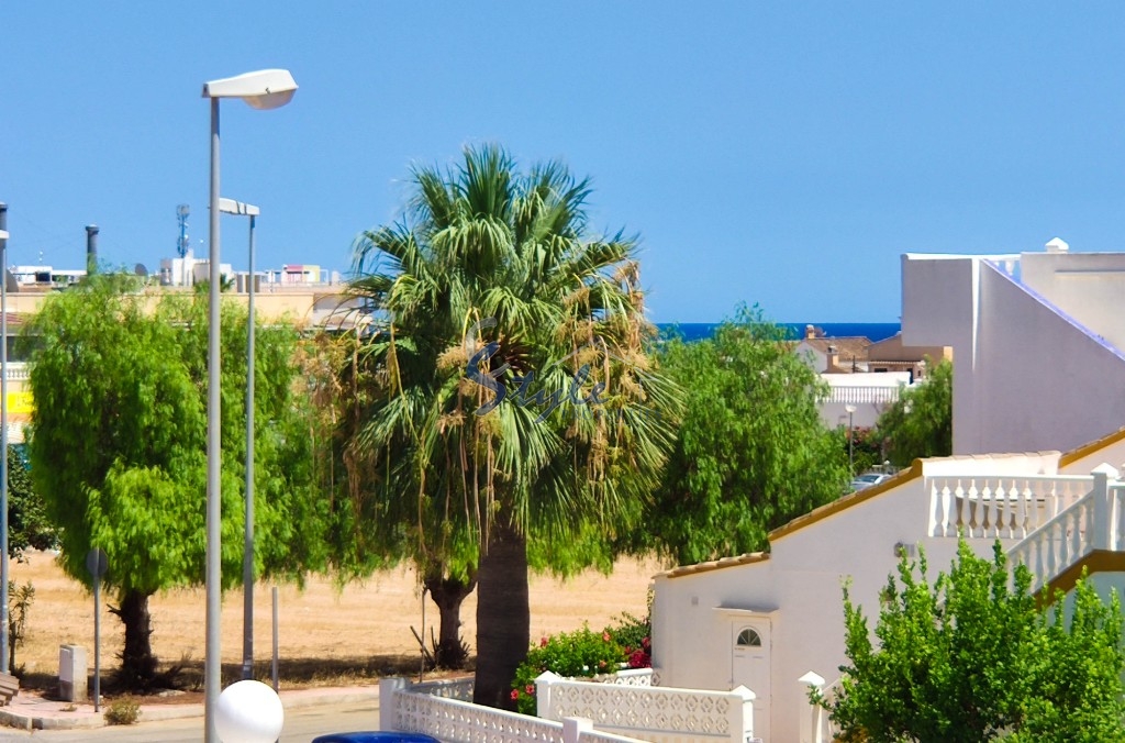 Buy villa with pool in Playa Flamenca, near the sea and close to the beaches of Orihuela Costa. ID: 4564