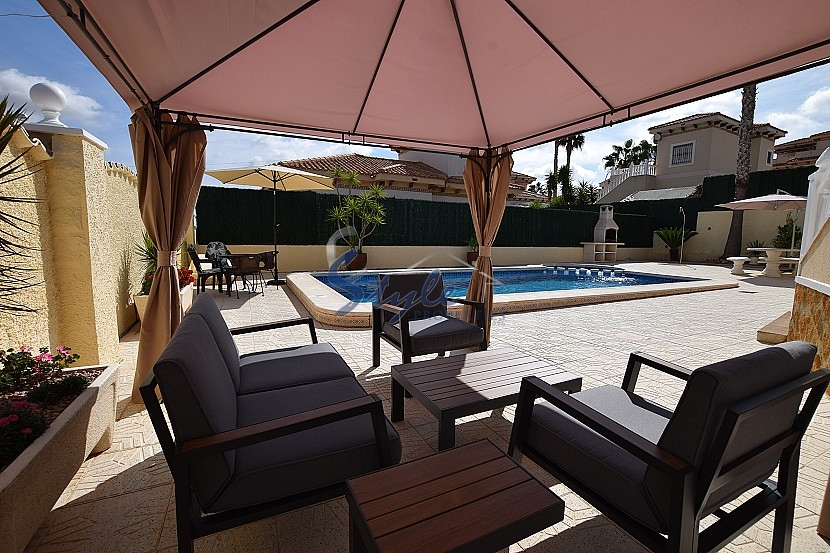 Buy villa with 3 bedrooms in San Miguel de Salinas and close to the beach. ID 4078