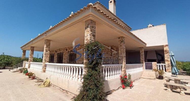 Buy 2-floors country house with large pool in San Miguel de Salinas and close to the beach. ID 4078