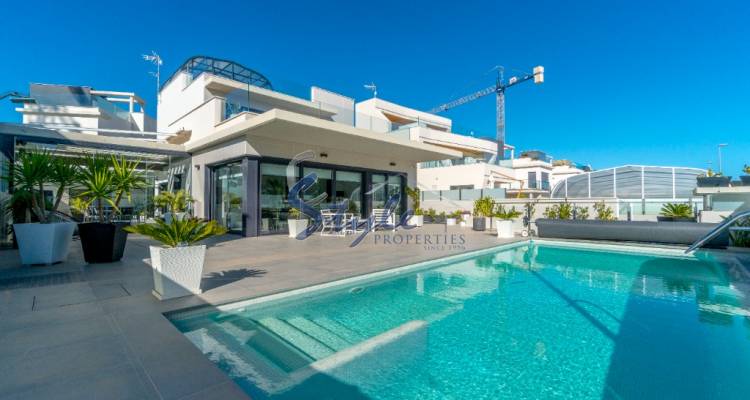 Buy Newly villa in Dehesa de Campoamor close to sea. ID 4285