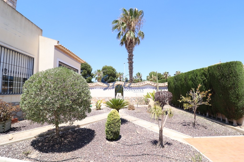 Comprar amplia villa con piscina en Las Ramblas al lado del mar. ID 4869