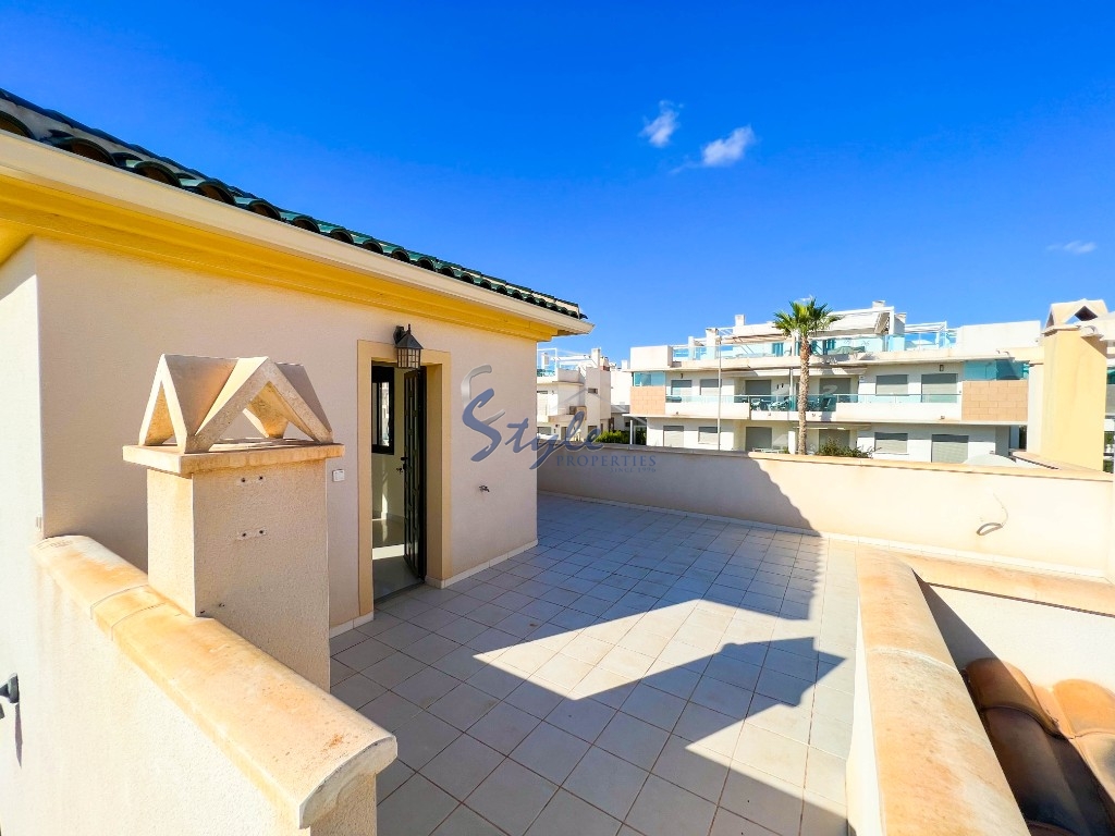 For sale a detached villa with a swimming pool in Doña Pepa, Cuidad Quesada, Costa Blanca, Spain. ID1356