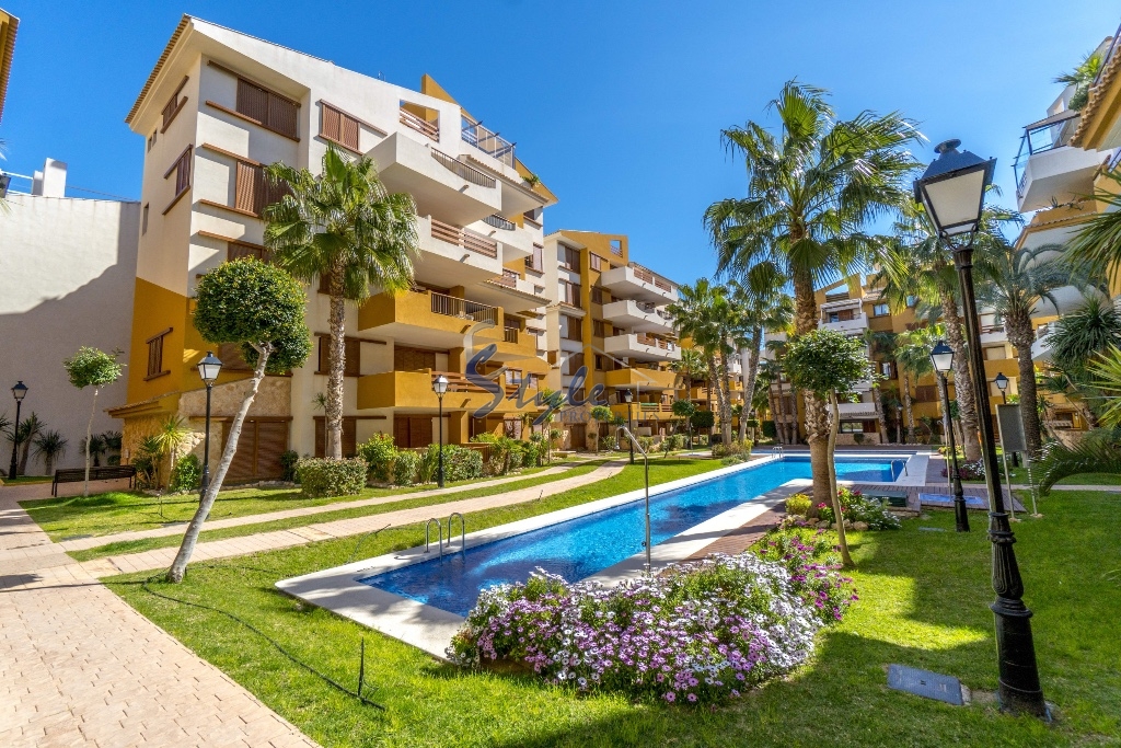 Apartment for sale near the sea in La Recoleta, Punta Prima, Orihuela Costa, Costa Blanca, Spain. ID1259