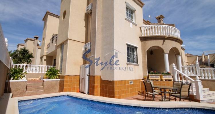 For sale semidetached house in El Galan, Villamartin, Orihuela Costa, Costa Blanca. ID1514