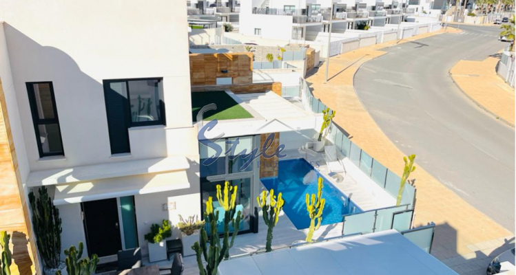 Buy Villa with pool in Costa Blanca close to sea in Lomas de Cabo Roig, Orihuela Costa. ID: 6023