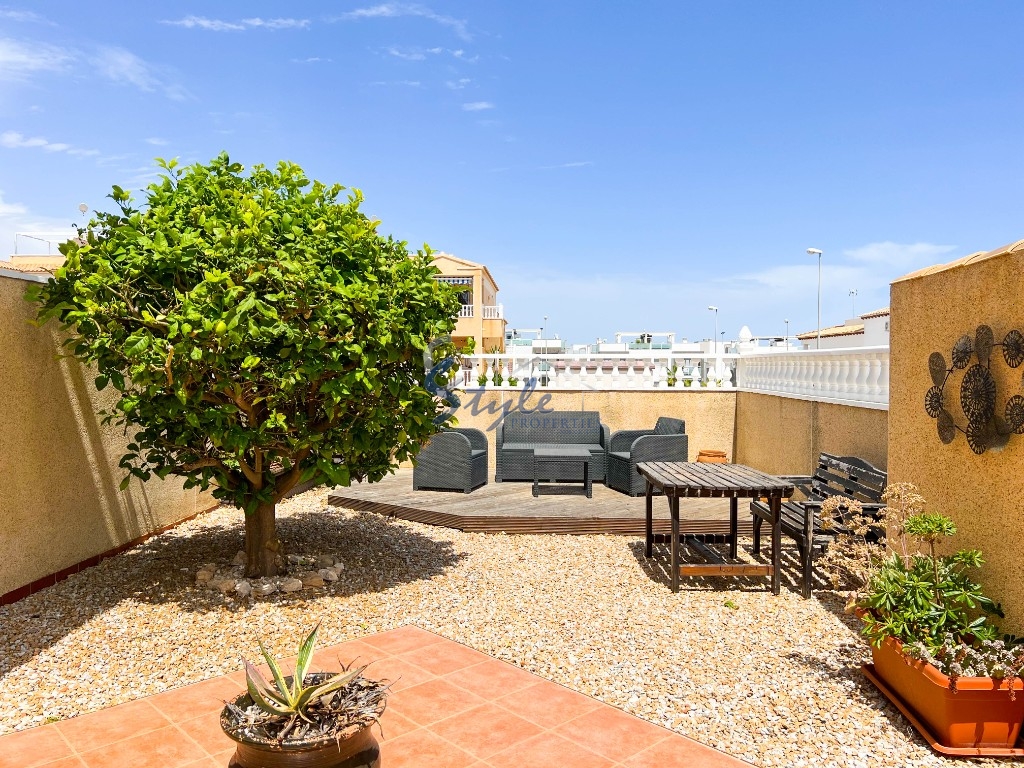 For sale a penthouse with the sea views and garden in La Cinuelica, Punta Prima, Costa Blanca. ID3336