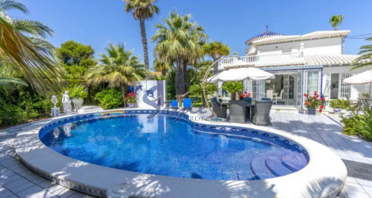 For sale beachside villa in Cabo Roig, Orihuela Costa, Costa Blanca, Spain. ID 1530