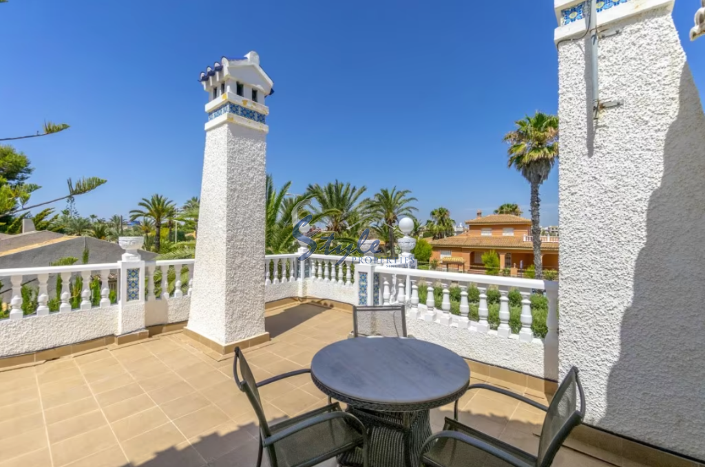 Resale - Villa - Cabo Roig