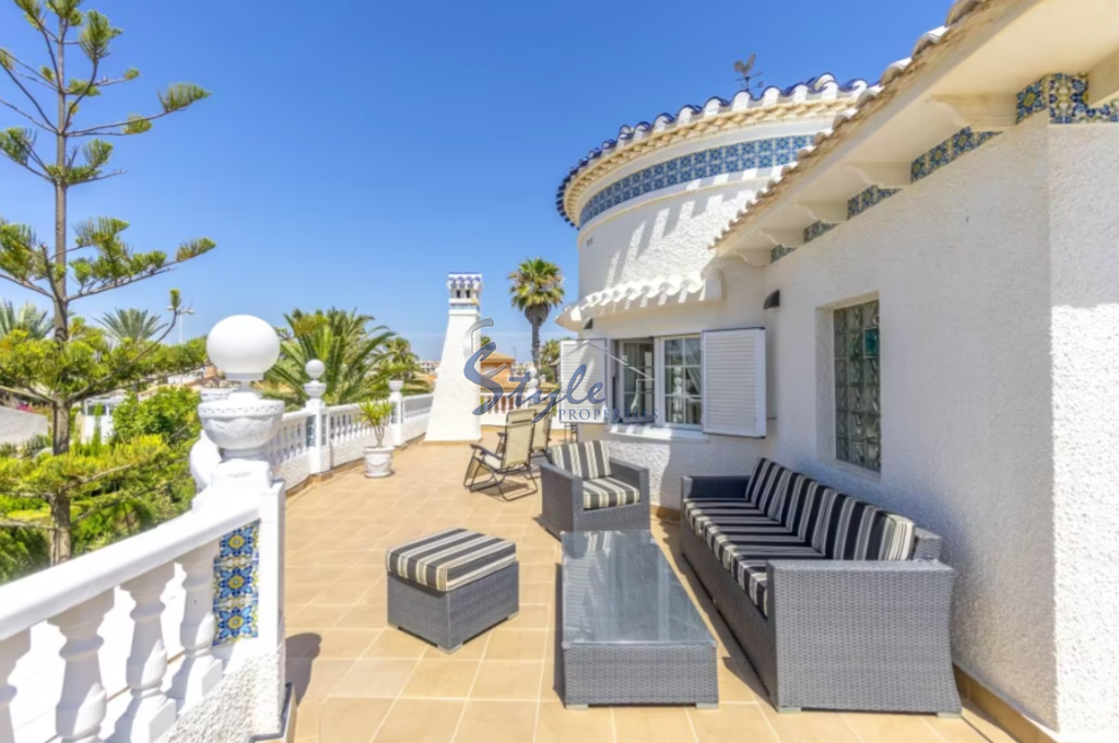 Resale - Villa - Cabo Roig