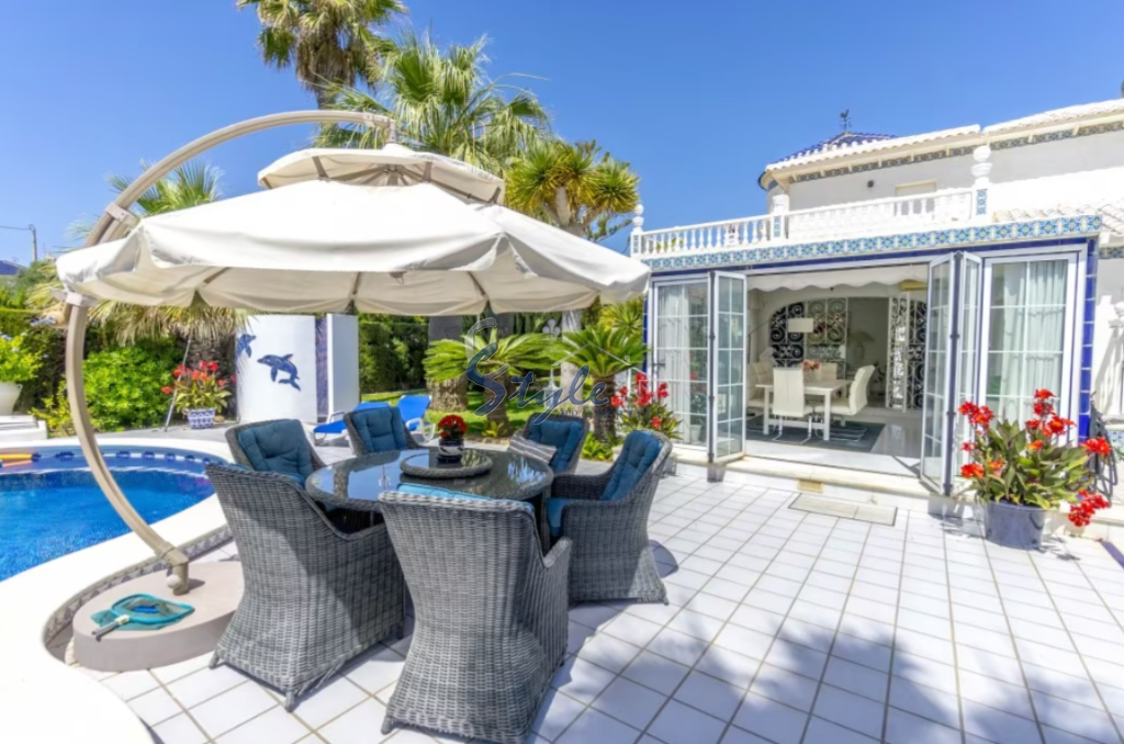 Resale - Villa - Cabo Roig