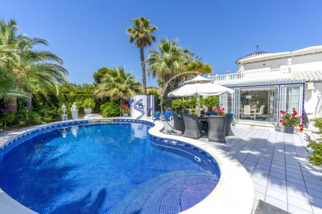 Resale - Villa - Cabo Roig