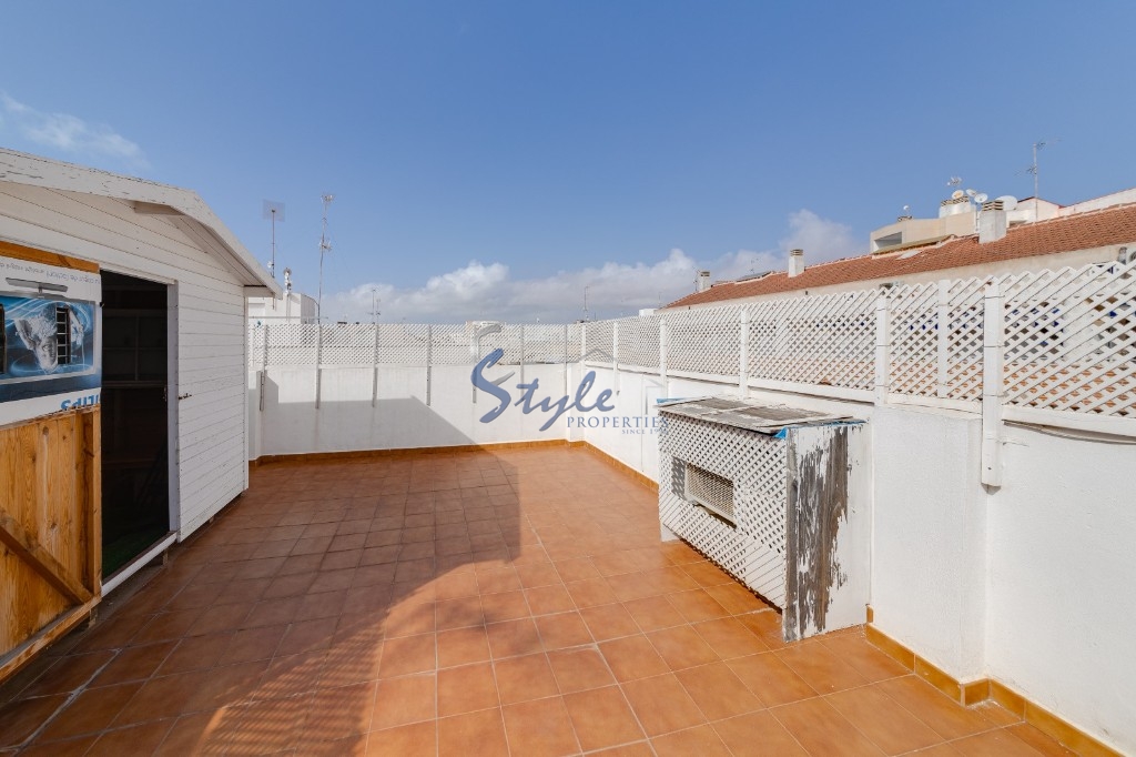 Comprar Apartamento Ático con vistas al mar en Torrevieja a 300m de la Playa Del Cura. ID 6090