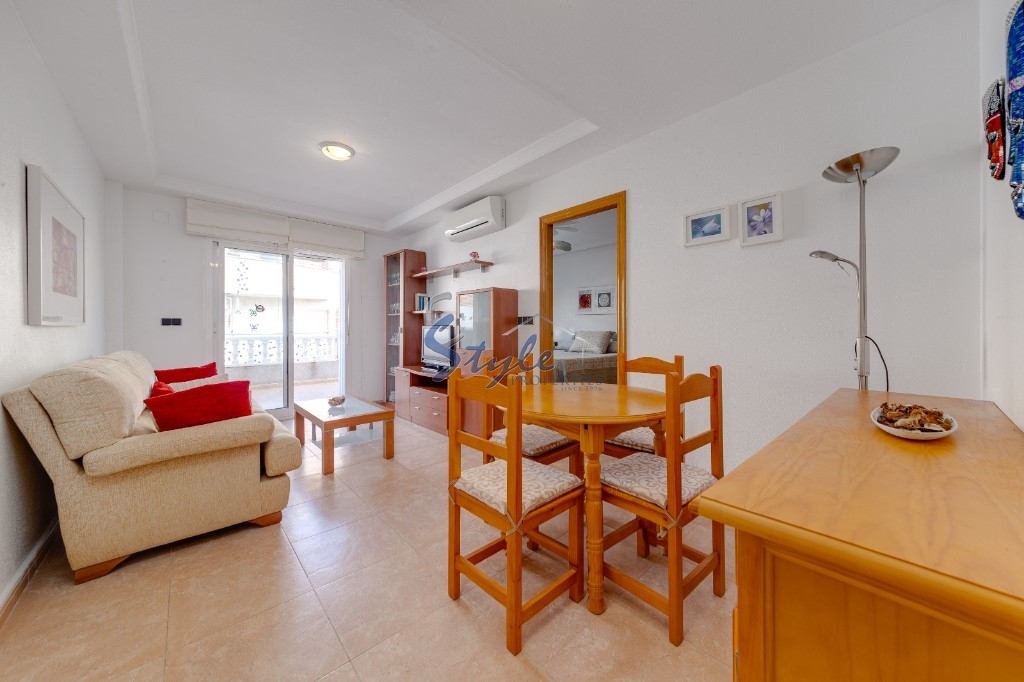 Comprar Apartamento Ático con vistas al mar en Torrevieja a 300m de la Playa Del Cura. ID 6090