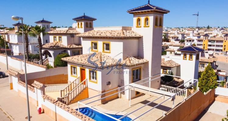 Se vende villa de 4 habitaciones en urb. Montezenia, Orihuela Costa, Costa Blanca.ID1768