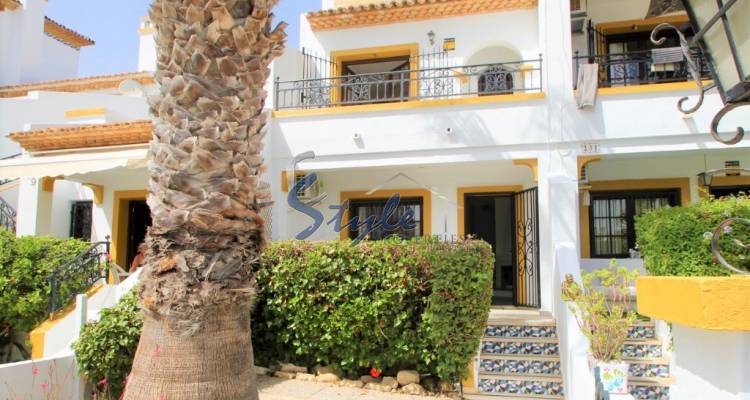Buy Townhouse with private garden in Costa Blanca close to golf in Villamartin. ID: 6112