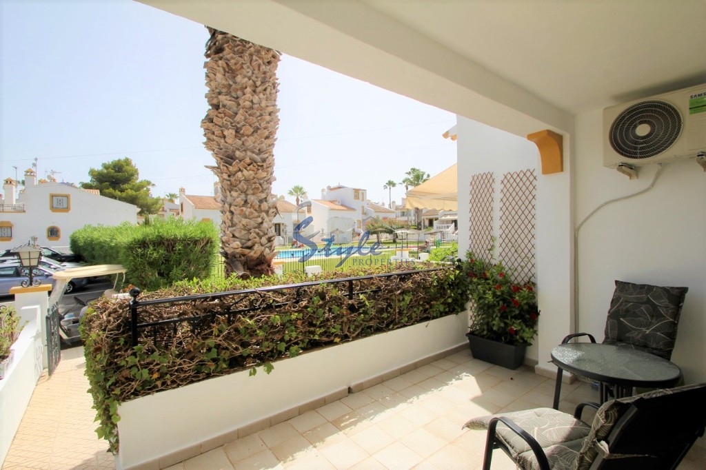 Buy Townhouse with private garden in Costa Blanca close to golf in Villamartin. ID: 6112