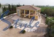 Buy country villa on a large plot in Almoradi, Costa Blanca. ID: 6116