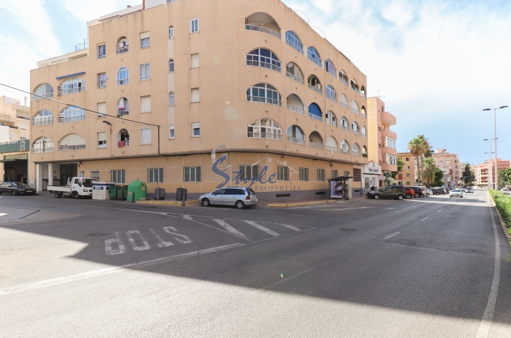 Buy apartment on the beach in Parque Las Naciones, Torrevieja, Costa Blanca. ID: 6143 