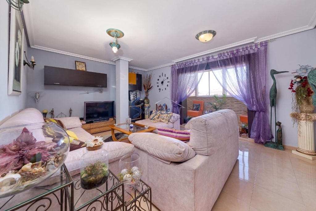 Buy penthouse apartment in Costa Blanca steps from the sea and beach in Torrevieja, Playa Central. ID: 6148