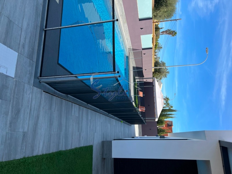 Resale - Villa - Torrevieja