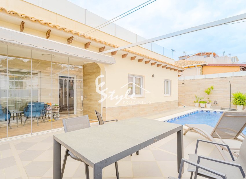 5 bedroom Modern Villa with Private Pool and Terrace en Balcones, Los Altos., Torrevieja.  ID 2694
