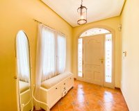 A la venta una exclusiva villa de lujo con una gran parcela en Villamartín, Costa Blanca, España. ID3484