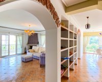 A la venta una exclusiva villa de lujo con una gran parcela en Villamartín, Costa Blanca, España. ID3484