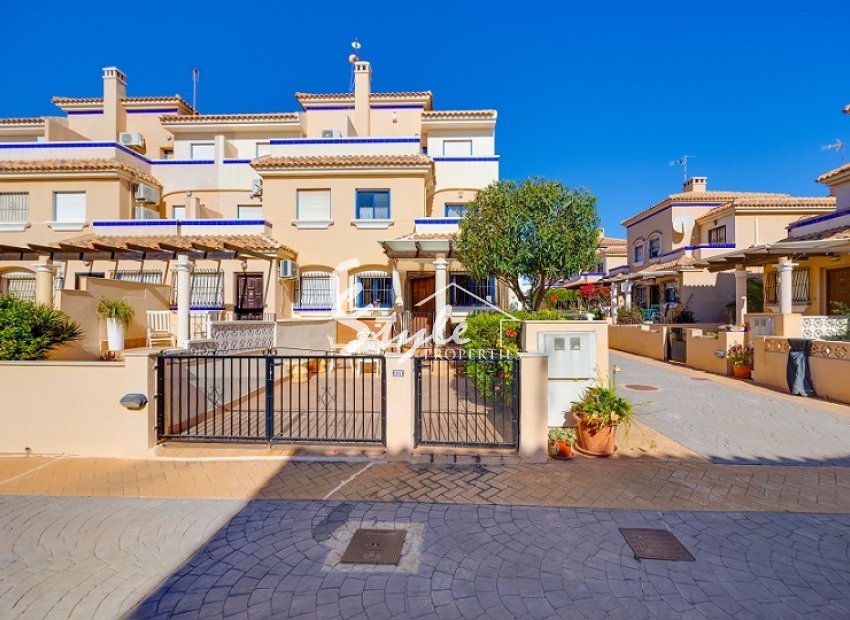 Adosado de 3 Dormitorios en Venta en La Zenia, Orihuela Costa, cerca de la Playa y Zenia Boulevard. ID1465